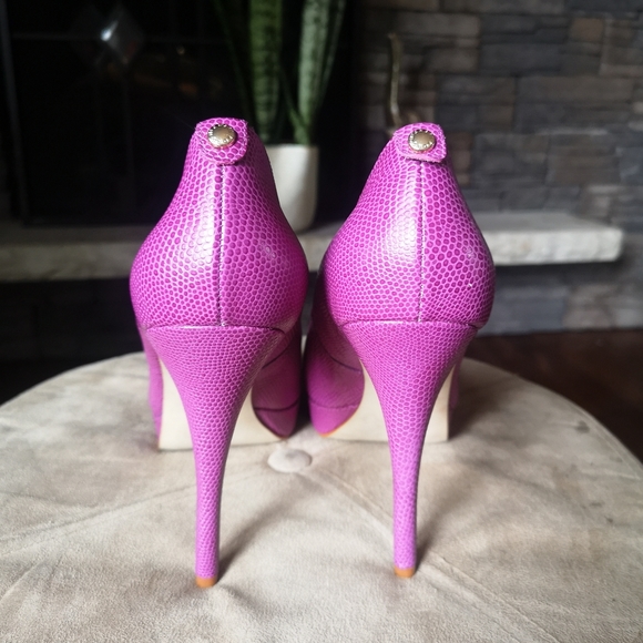 Michael Kors - Python Purple Pumps - Picture 4 of 7